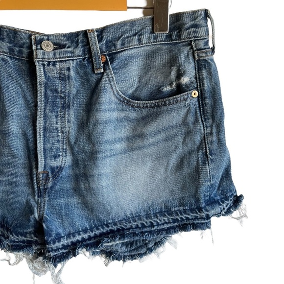 Levi's 501 Original Fit High Rise Blue Jean Shorts 31 Distressed Hem - Picture 4 of 14